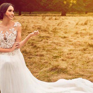 Pronovia's Nadia Off-White Lace Tattoo Effect Wedding Dress Sz 6 Street Label 10